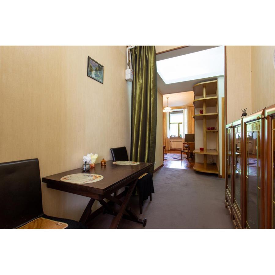 Cozy Apartment On Nezalezhnosti Avenue Kharkov Luaran gambar